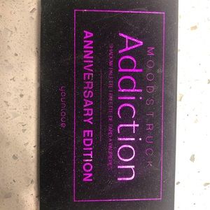 Younique Addiction Pallete